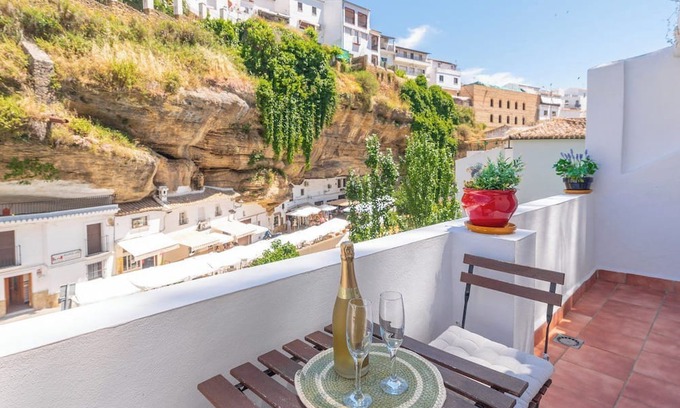 Setenil de las Bodegas Villa | Bajo la Roca Setenil de las Bodegas by Ruralidays