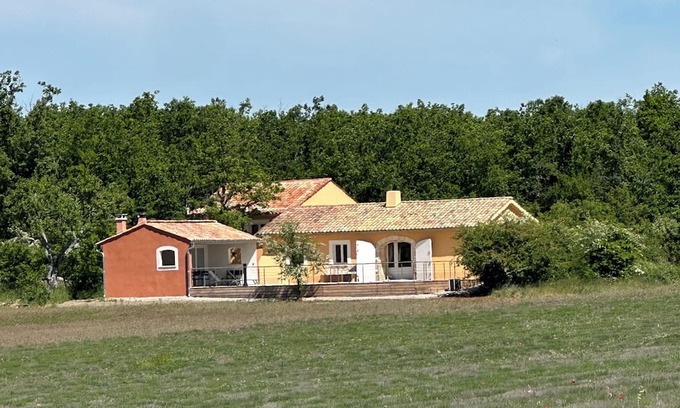 Simiane-la-Rotonde House | High Luberon, detached house between woods and lavender. Heated swimming pool,
