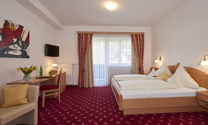 Rauris Cottage | Multi-bed room, "Sonne" 3 persons, bath, WC, - Frühstückshotel Birkenhof
