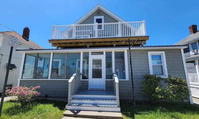 Hampton Apartment | G St Inn Unit 6 Charming 2-bedroom apartment in Hampton with AC, WiFi