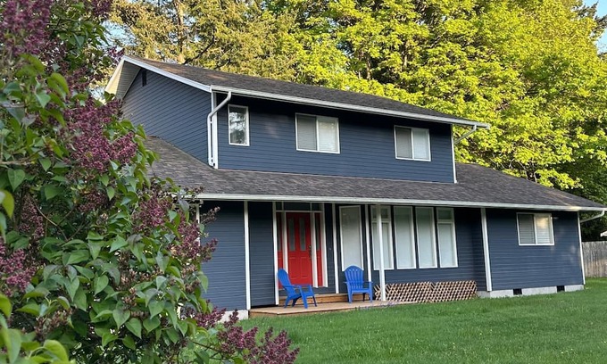 Point Roberts House | Beautiful Spacious Bright 3 Bedroom home 10 Min. walk to Lily Point Marine Park