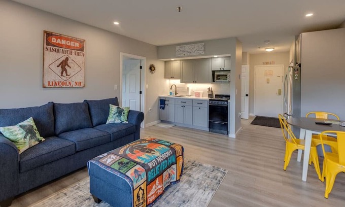 Lincoln Apartment | Riverside Condo with Amenities