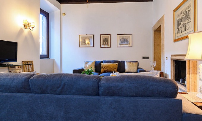 Rione VIII Sant'Eustachio Apartment | Pantheon Mirror 2 bedrooms