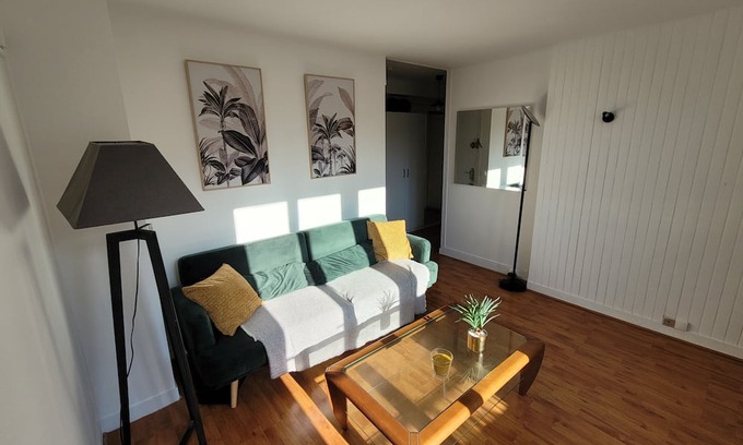 Clichy Apartment | Bright and quiet accommodation