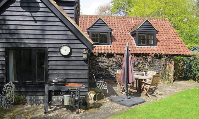 Bury St Edmunds Apartment | Charming 1-bedroom Cart Lodge in Horringer close to Bury St Edmunds