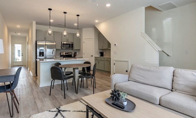 Wilmington Apartment | Barsala l 2BD with access to gym and saltwater pool
