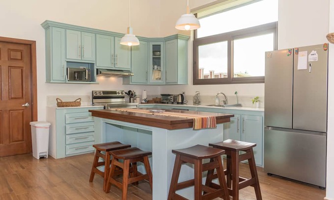 San Juan House | 4-Bedroom House in Beautiful Tela with AC, WiFi, Private Pool, Generator