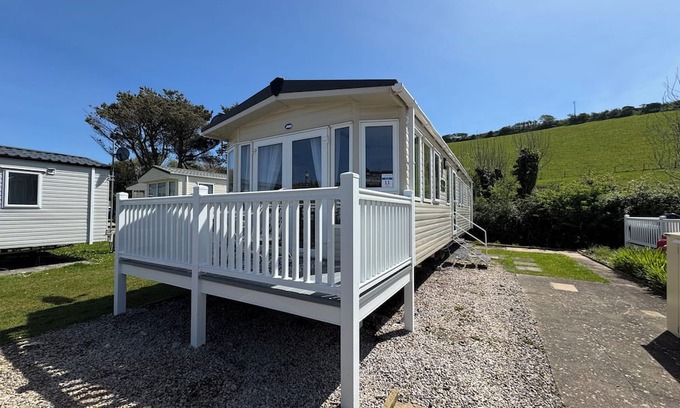 Challaborough House | Beach Coast Getaway in South Devon! Hill Views and on site entertainment,