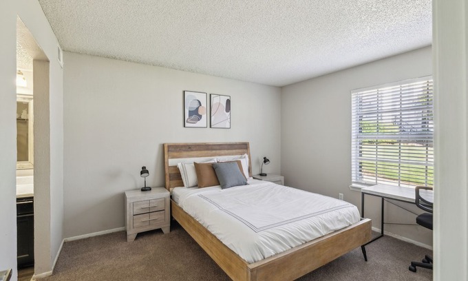 Bedford Apartment | 3001 Crystal Springs 614 I Spacious 1 Bed 1 Bath