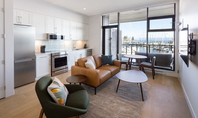 Regional District of Nanaimo Apartment | Suite 107 - One-Bedroom Oceanview Queen Suite