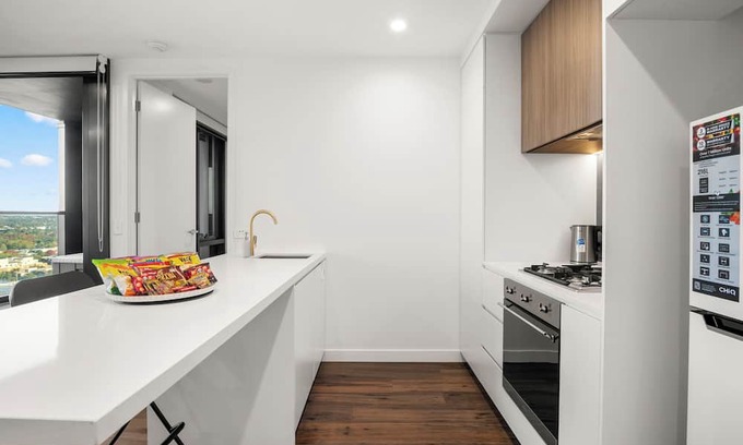 Box Hill Apartment | Luxury & Cozy Box Hill living | Shared Pool & Gym