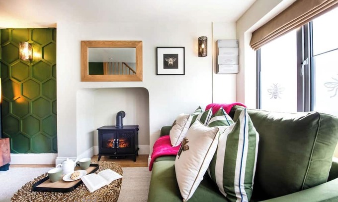 Ludwel Cottage | Cosy cottage for couples in the heart of central Ludlow with free parking permit