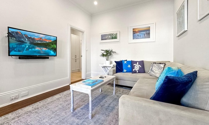 Coogee Apartment | Coogee- ARD18 - Arden Street - Oversized Art Deco 1BR Steps from Coogee Beach Pavilion