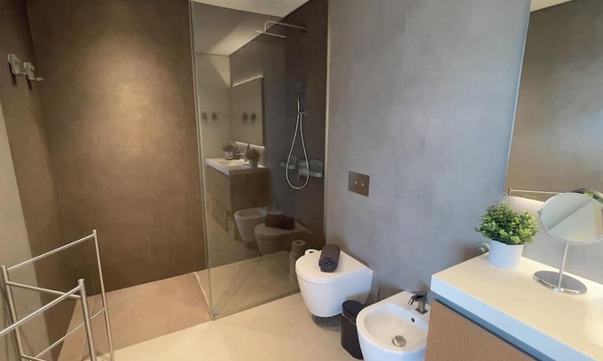 Marvila Apartment | Tagus River view studio in lovely Lisboa with WiFi, AC