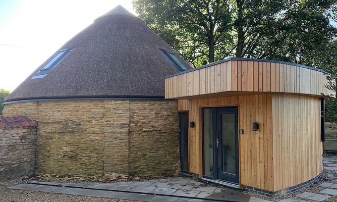 Aubourn Cottage | Horse Gin - sleeps 2 guests in 1 bedroom
