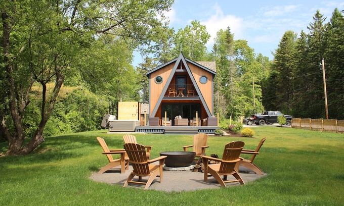 Belfast House | Newly Constructed - The Colby House is a stunning getaway in beautiful Belfast!