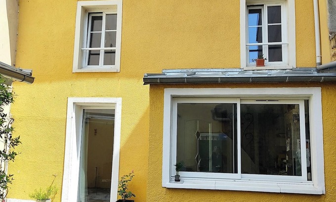 Quartier Centre Ville House | Homerez - Cozy house with garden in Massy
