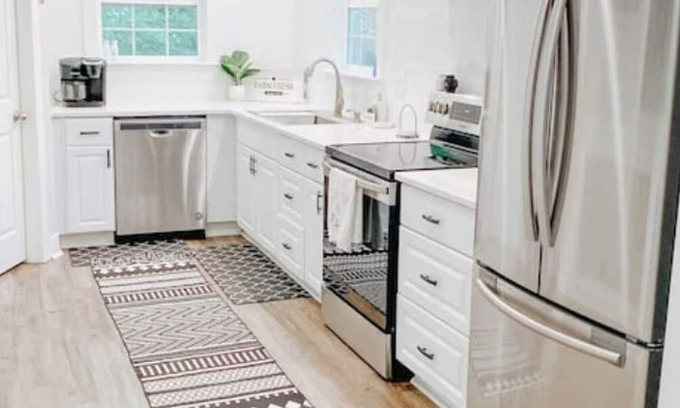 Fairview Cottage | Charming 5-bedroom cottage with WiFi, AC in lovely Fairview