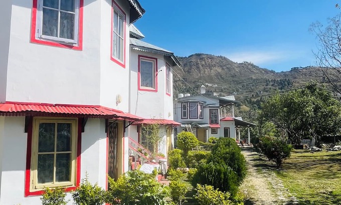 Bhimtal Cottage | Serene 4-Bedroom Cottage in Bhimtal – Hill Views & Cozy Place