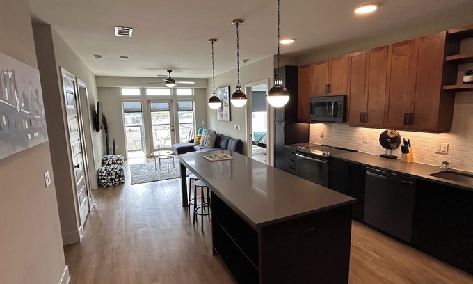 Deep Ellum Apartment | 2-bedroom 3-bed 2-full Bath apartment - Rare find in the heart of Deep Ellum!