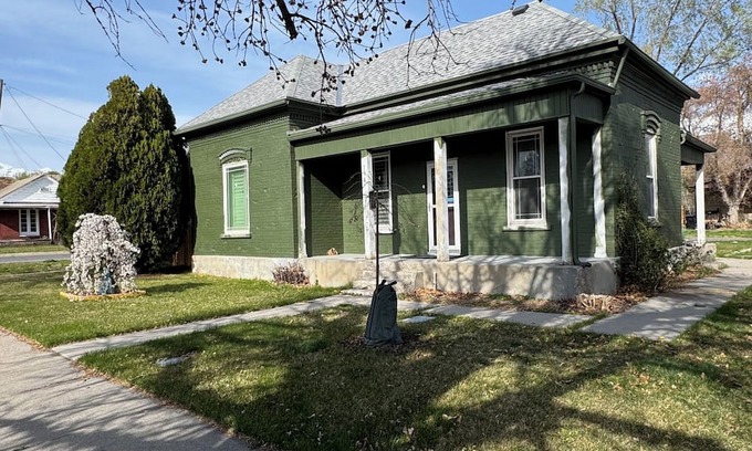 American Fork House | Charming 2-bedroom house with AC, WiFi in wonderful American Fork