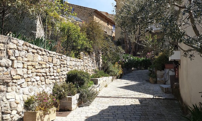Puyloubier House | 3-room 1-level village house at the foot of the Montagne Sainte Victoire.