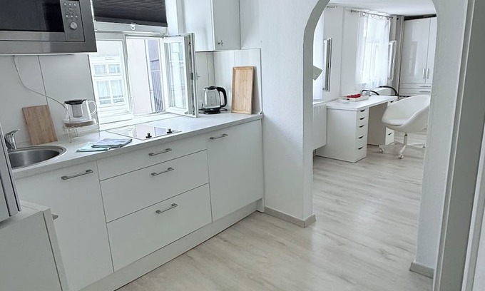 Coburg Apartment | StudioApart 01 - Coburg City