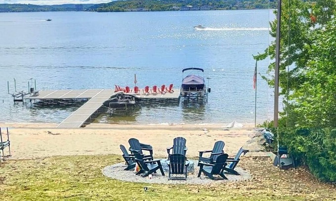 Penetanguishene Cottage | Morningivew Lake House-Beach|Firepit|Jacuzzi|Sauna