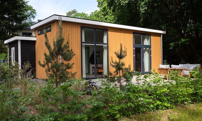 Municipality of Rhenen Ski Chalet | House with dishwasher, in nature reserve