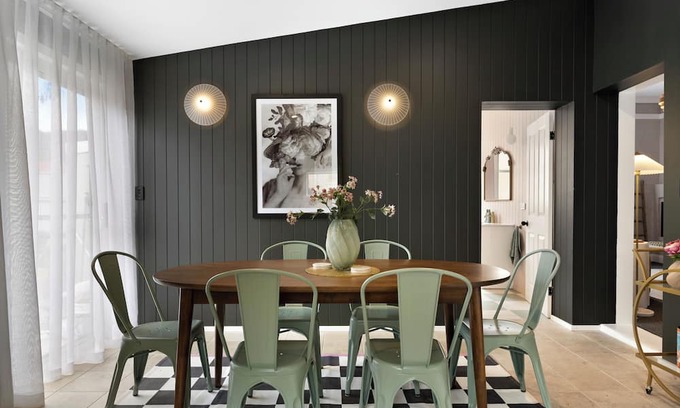 Sheedys Gully Cottage | sage cottage, lithgow - modern - close to blue mountains - close to CBD