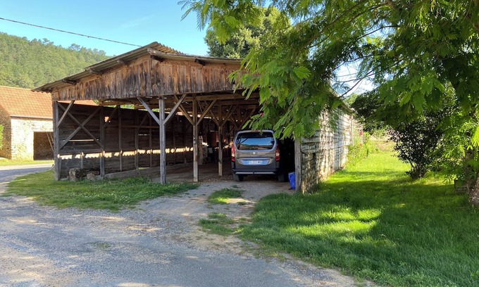 Montignac Apartment | New ground floor apartment in renovated farmhouse on grassed courtyard.