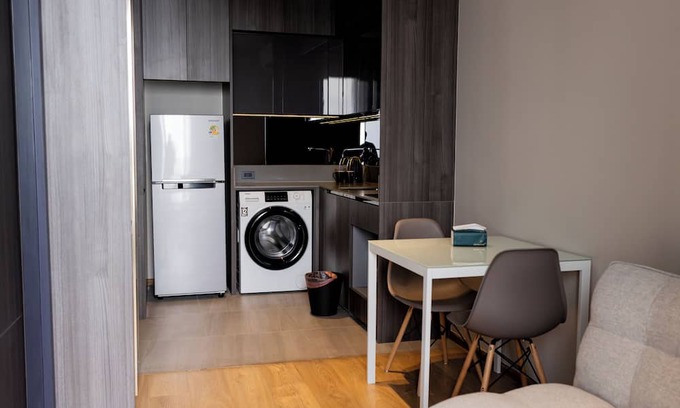 Ekkamai Apartment | 1BR-Thong Lor BTS 7mins, pool&gym with WiFi