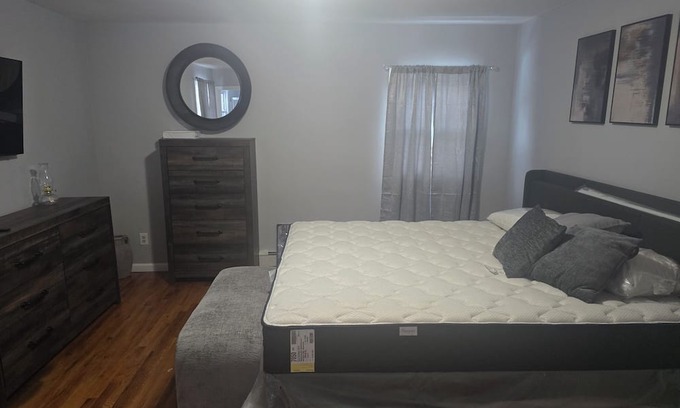 Newburgh House | Fully furnished master king bedroom with it's own full bathroom