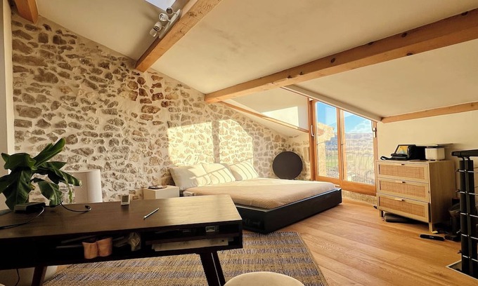 Mane House | House overlooking the Luberon