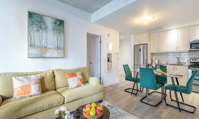 Old Montreal Apartment | Sleeps 6 - Old Port - Indoor Parking