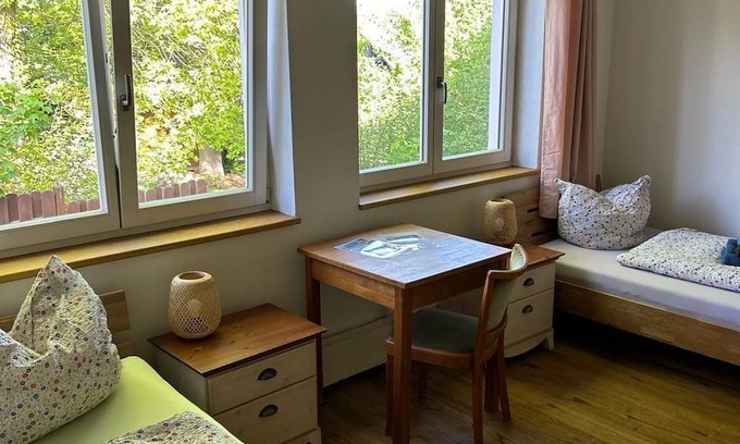 Flammersfeld House | 2-bed room Walnut with bathroom "on suite" - Guest and seminar house Mensch und