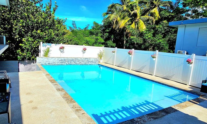 Miradero Apartment | A Splash of Oasis near beautiful beaches & bars