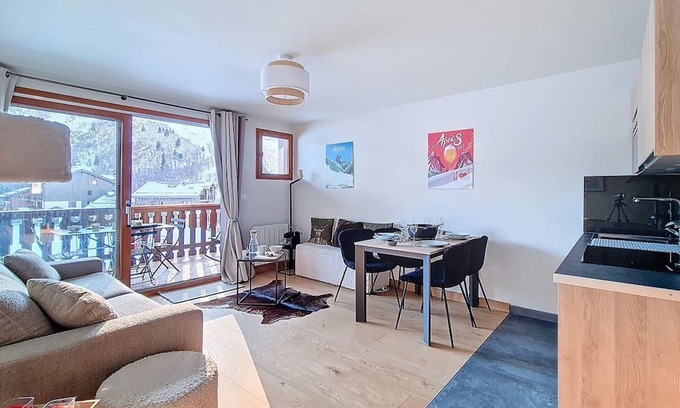 Saint-Martin-de-Belleville Apartment | Cozy apartment with mezzanine and balcony, ski-in/ski-out, Wi-Fi included
