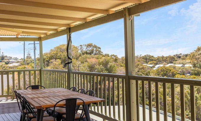 Preston Beach House | Sand Dunes Preston Beach Family Escape with wifi