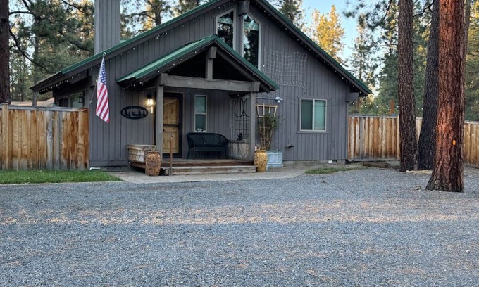 Sisters House | The Guests Nest Cabin w/Hot tub