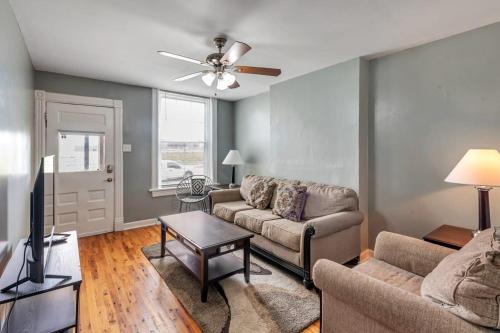Southwest Garden House | Historic Tower Grove Unit with 4 Queen Beds - Family-Friendly
