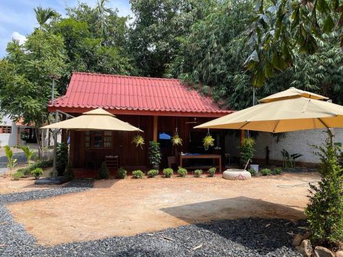 Kampot House | Cozy Wooden House with 2 Beds and Family-Friendly Amenities