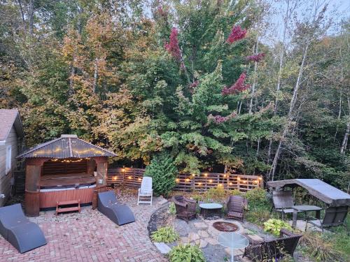 Saint-Colomban Apartment | Urban Escape: Romantic Loft with Family-Friendly Amenities