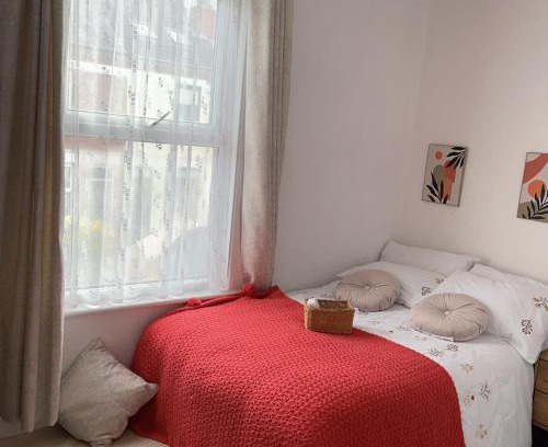 Coventry House | Eco-Friendly Monk’s Lodge with Hot Tub & 10/10 Guest Rating