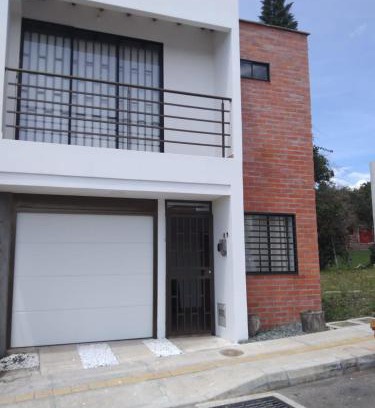 Retiro House | Luxury Casa de Lujo in La Ceja with BBQ and Parking