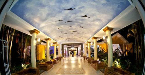 Sambo Creek Hotel | Discover Hotel Palma Real: Beachfront Oasis with Pool