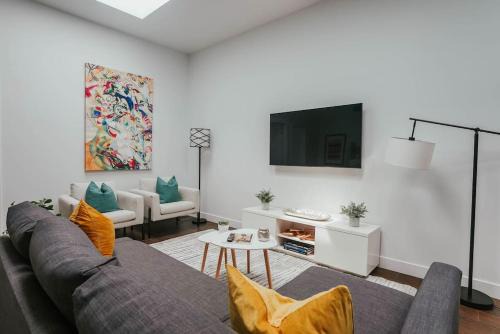 La Petite-Patrie Apartment | Modern Apartments on Main St - Guest Rated 9/10