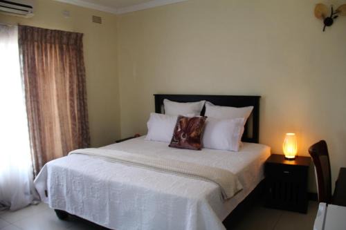Lobatse Bed & Breakfast | Cozy Sondic Guesthouse: Family-Friendly with Breakfast