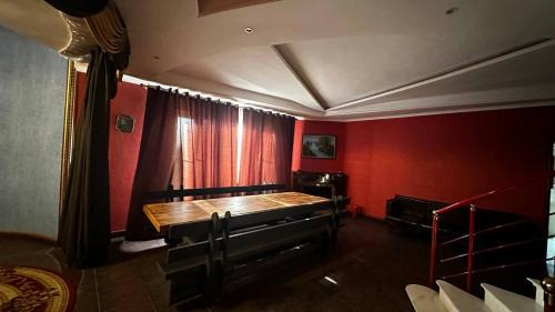 Coppetts Apartment | Family-Friendly LUV Apartment: Your Ideal Getaway Spot