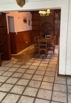 Ostende House | Budget-Friendly Stay at Casa en Mar de Ostende